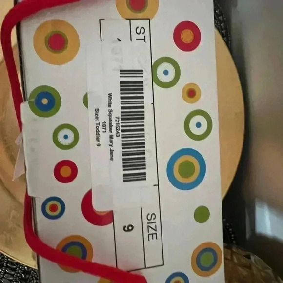 SQUEAKER SNEAKERS WHITE MARY JANE STYLE SHOES SIZE 9 NIB - Picture 4 of 6